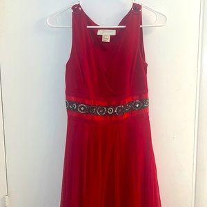 Red , size 8 . Name is Janine ( London , Paris , Net Youk ) .
